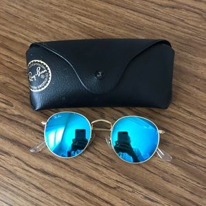 Blue mirrored ray bans